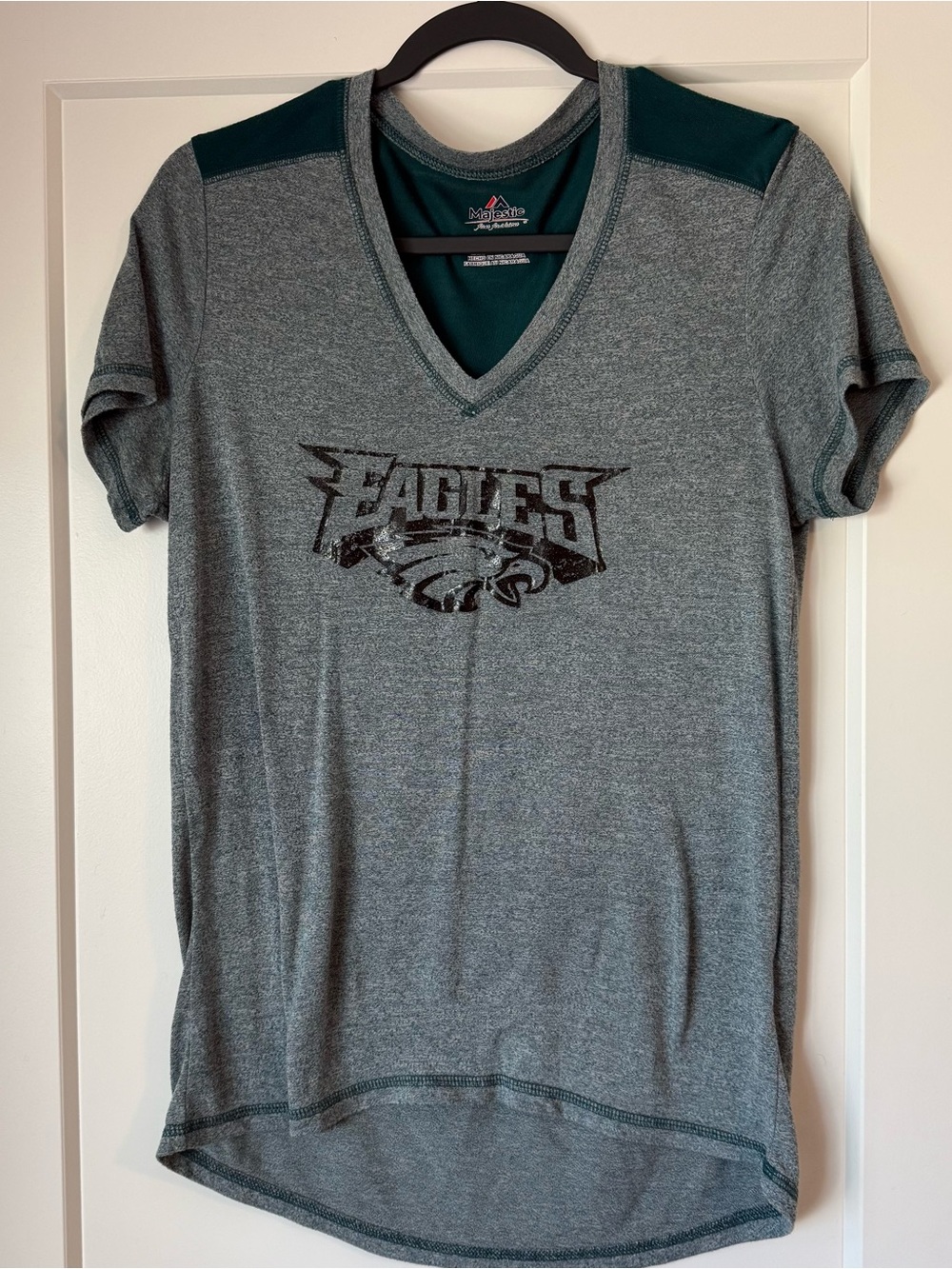 Philadelphia Eagles NFL Women’s V-Neck Tee Green Medium